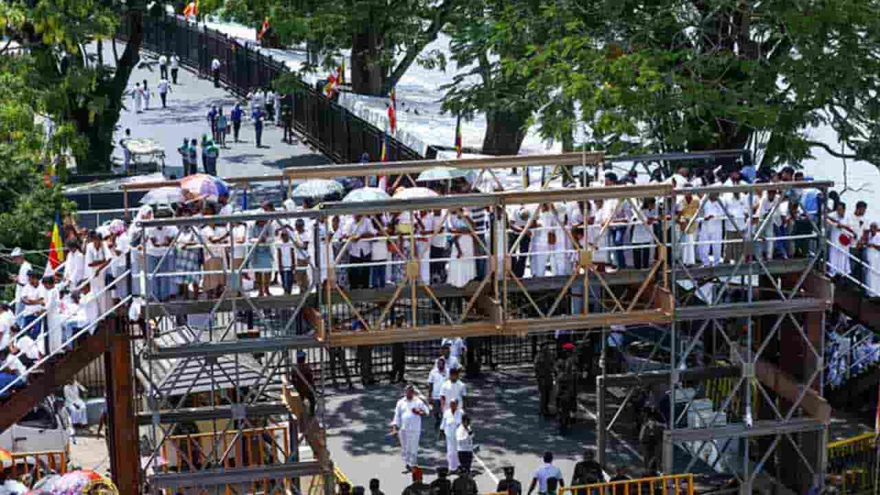 தலதா மாளிகையில் விட்டுச்சென்ற பொருட்களை பெற்றுக்கொள்ள அறிவிப்பு