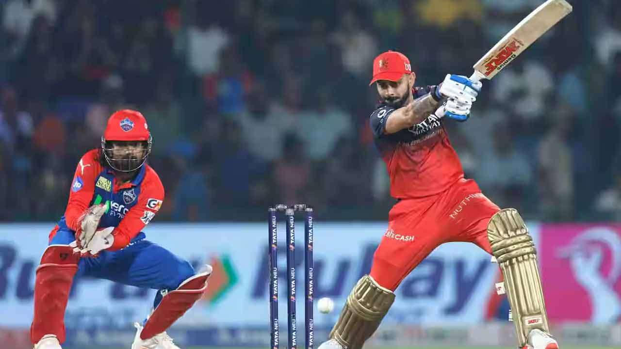 டெல்லியை வீழ்த்தி முதலிடத்திற்கு முன்னேறிய RCB