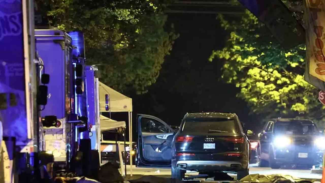 கனடாவில் கூட்டத்தின் மீது கார் மோதியதில் 11 பேர் பலி