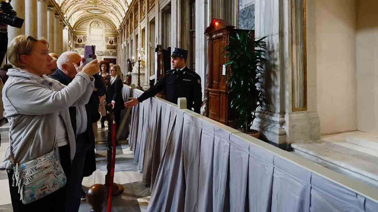 பாப்பரசரின் கல்லறையை பார்வையிட பொது மக்களுக்கு அனுமதி