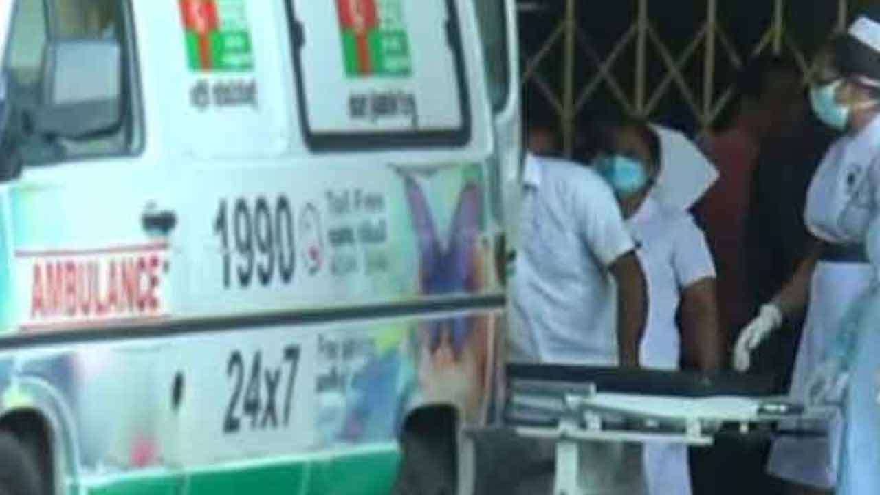 வாகன விபத்தில் இரு வௌிநாட்டு பெண்கள் காயம்