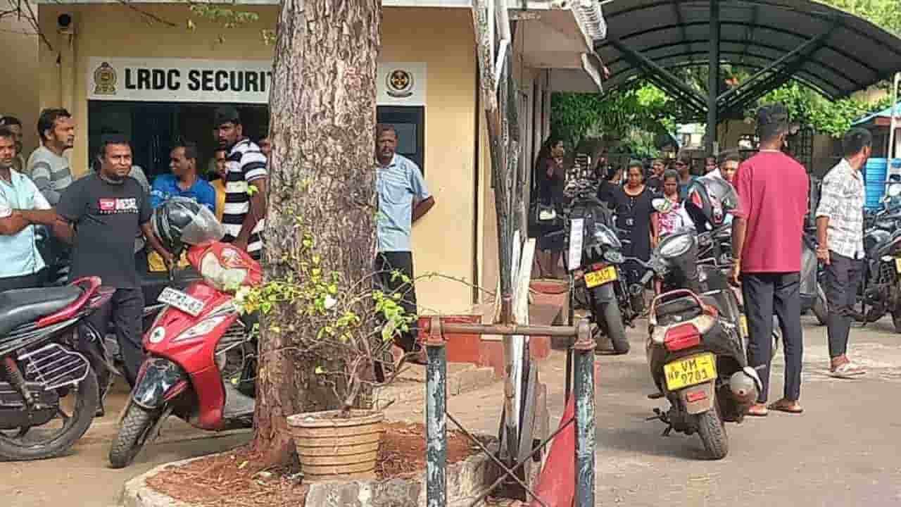 யாழ்.போதனா வைத்தியசாலை பாதுகாப்பு உத்தியோகத்தர்கள் பணிப்புறக்கணிப்பு