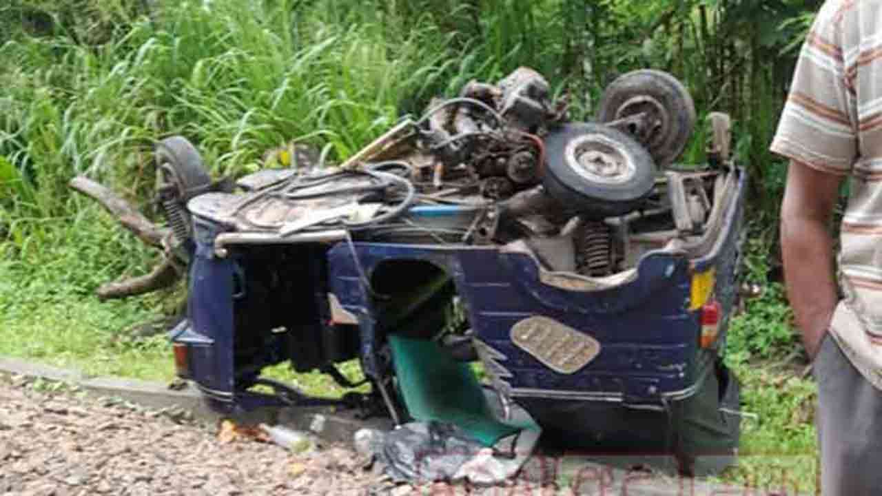 முச்சக்கரவண்டி மீது மோதிய ரஜரட்ட ரெஜின ரயில் - பெண் பலி