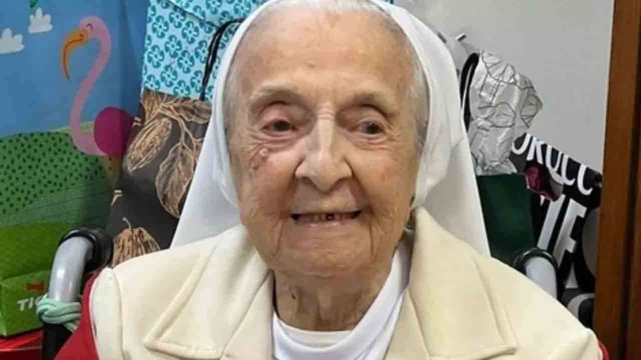 உலகின் மிக வயதான பெண்மணி உயிரிழப்பு