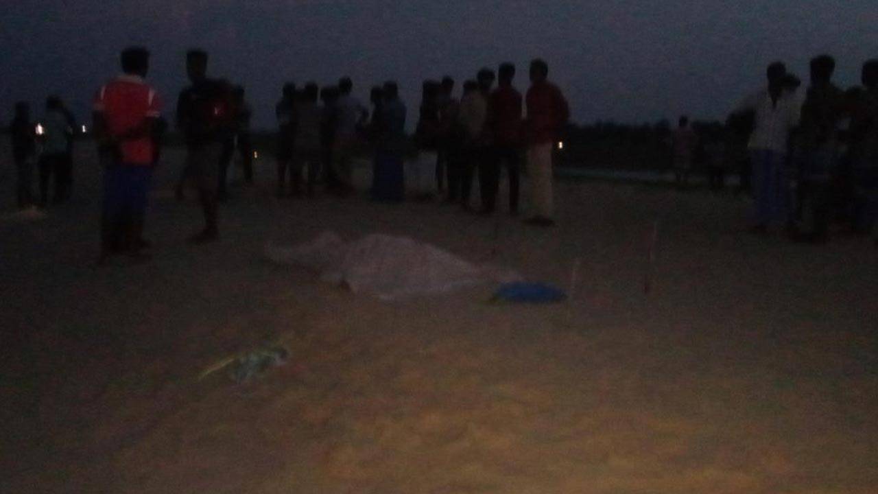 பருத்தித்துறை கடற்கரையில் கரையொதுங்கிய பெண்ணின் சடலம்