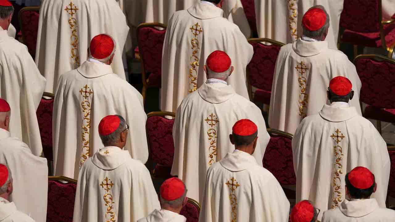 அடுத்த பாப்பரசர் யார்..? வத்திக்கானில் ஆரம்பமான இரகசிய மாநாடு!