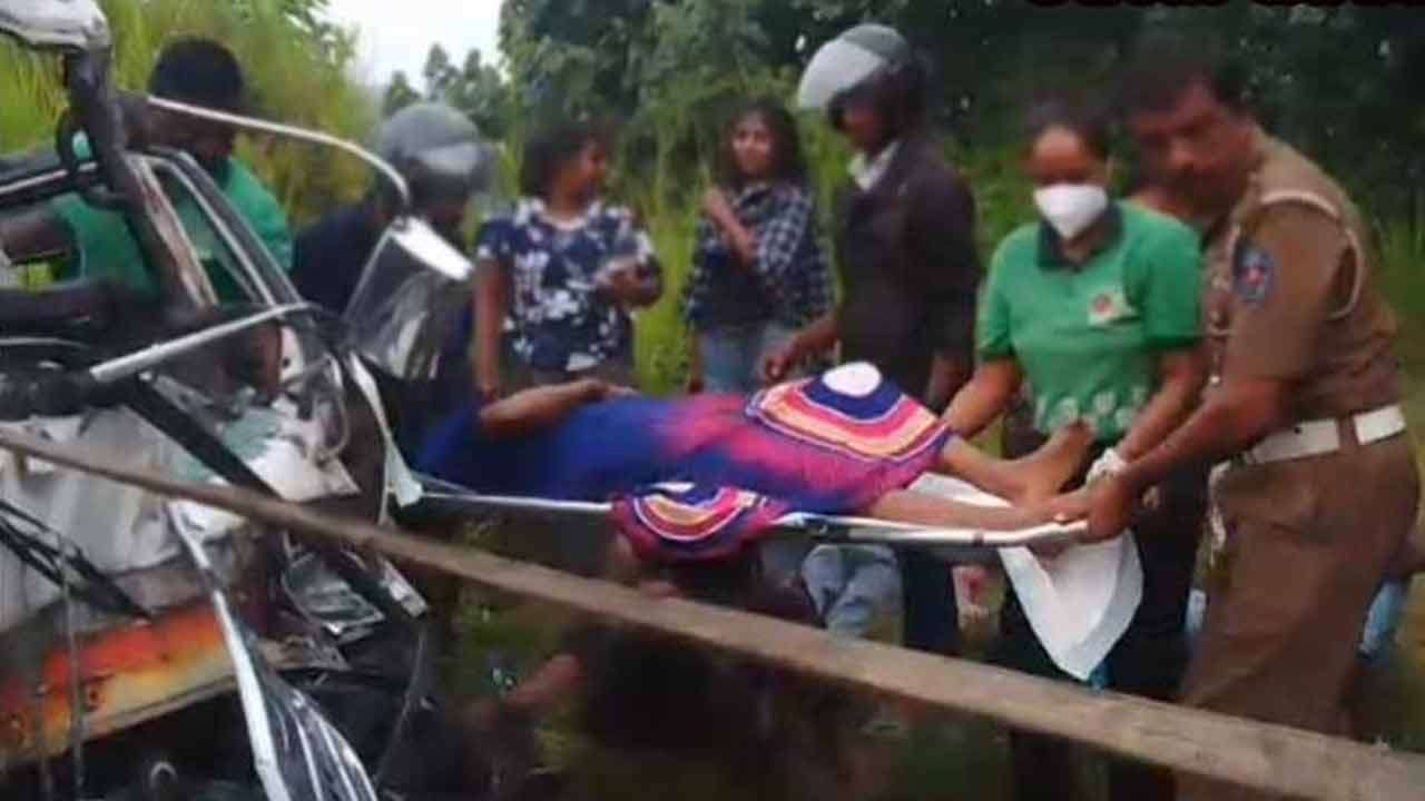 அதிவேக நெடுஞ்சாலையின் நுழைவாயிலுக்கு அருகில் விபத்து