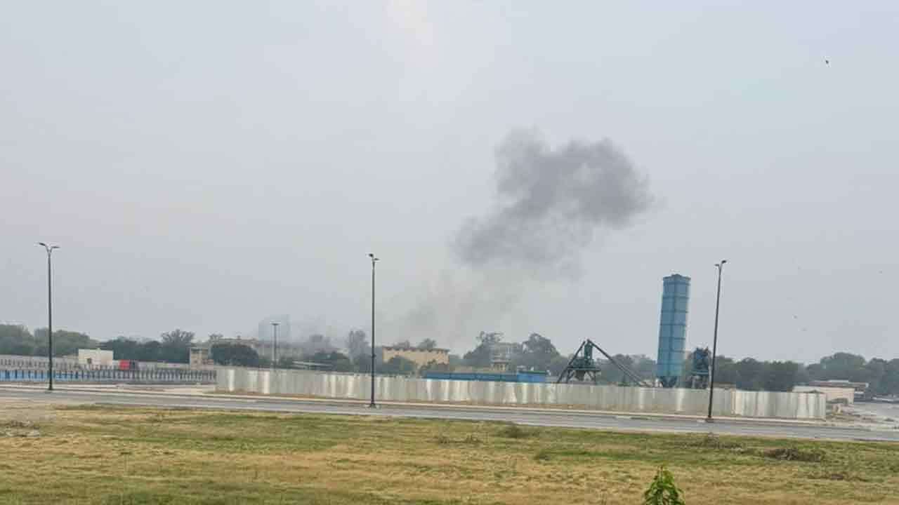 லாகூர் விமான நிலையம் அருகில் குண்டு வெடிப்பு