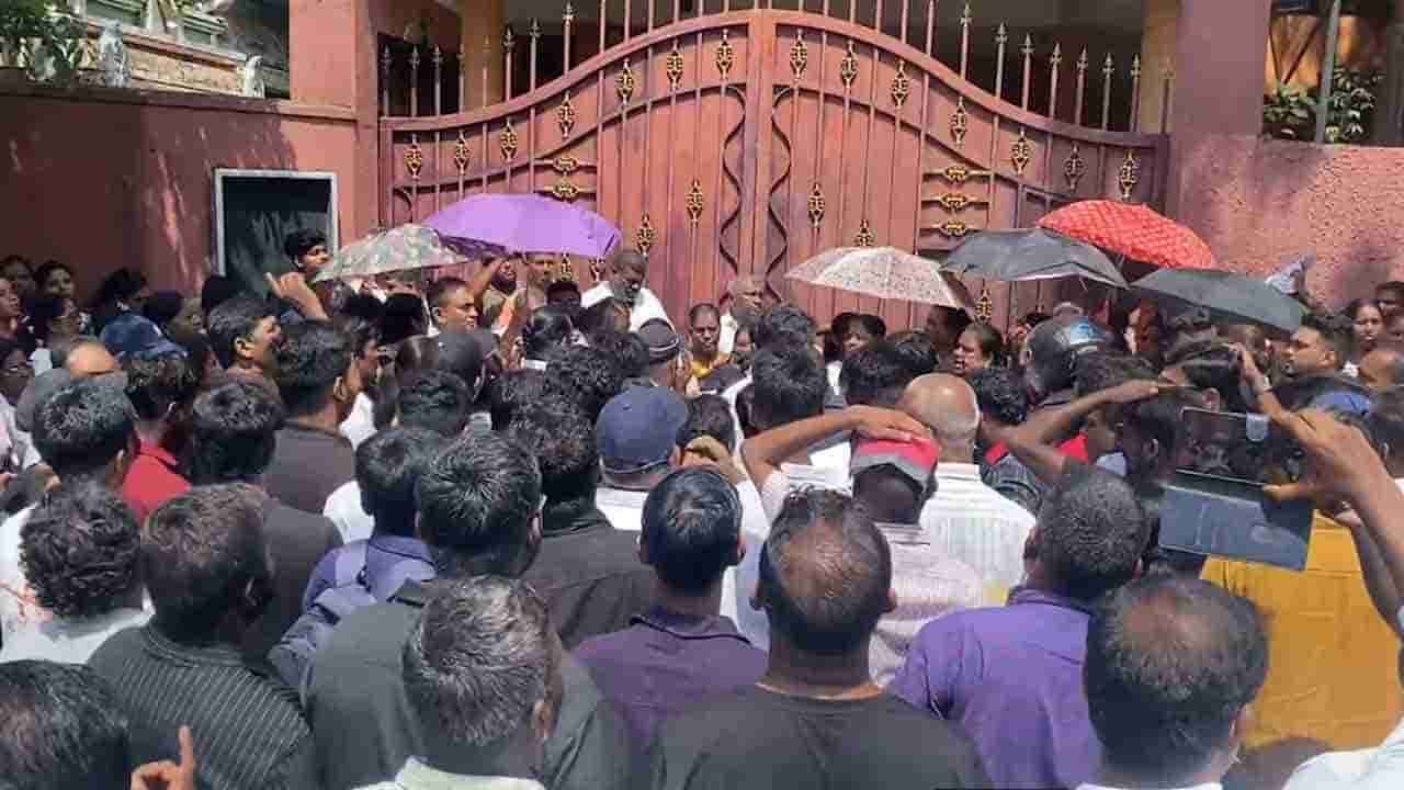 மாணவி அம்ஷிகாவுக்கு நீதி கோரி கொழும்பில் போராட்டம்