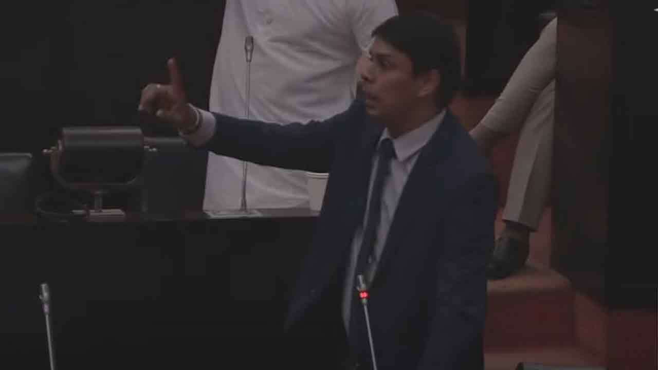 சபையில் இருந்து வௌியேற்றப்பட்டார் அர்ச்சுனா எம்.பி! 