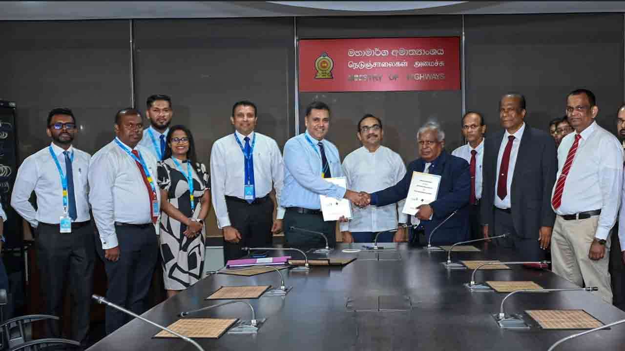 இலங்கைக்கு முதல் முறையாக, அதிவேக நெடுஞ்சாலைகளில் கார்ட் மூலம் கட்டணம் செலுத்தும் முறைக்கு RDA உடன் கைகோர்க்கும் HNB