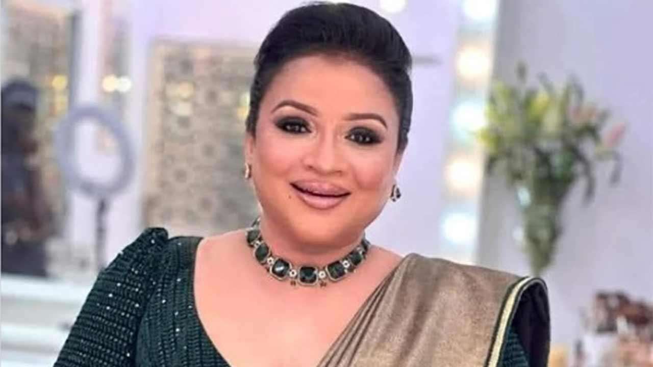 சிங்கள நடிகை சேமினி இத்தமல்கொட கைது