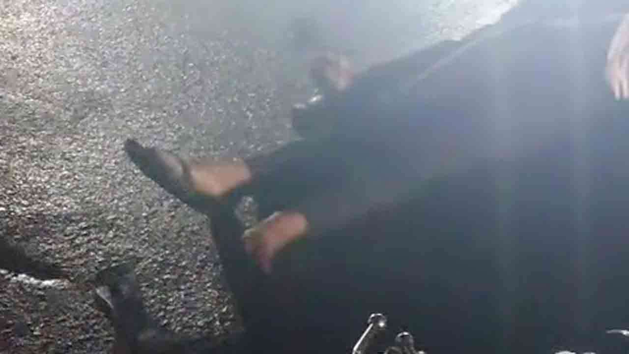 பேருந்தின் சில்லில் சிக்கி இளம் பெண் உட்பட இருவர் பலி