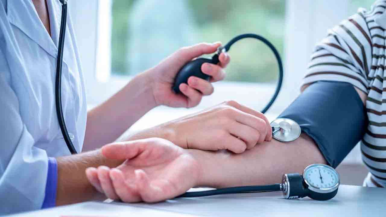 நாட்டில் ஏற்படும் மரணங்களில் 70% க்கு காரணம் உயர் இரத்த அழுத்தம்  -  சுகாதார அமைச்சு