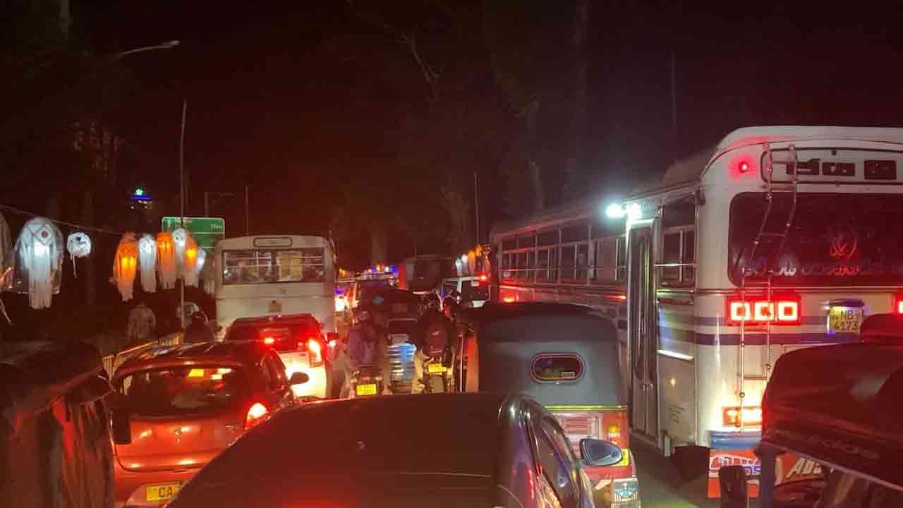 நுவரெலியாவில் படையெடுக்கும் சுற்றுலா பயணிகள்