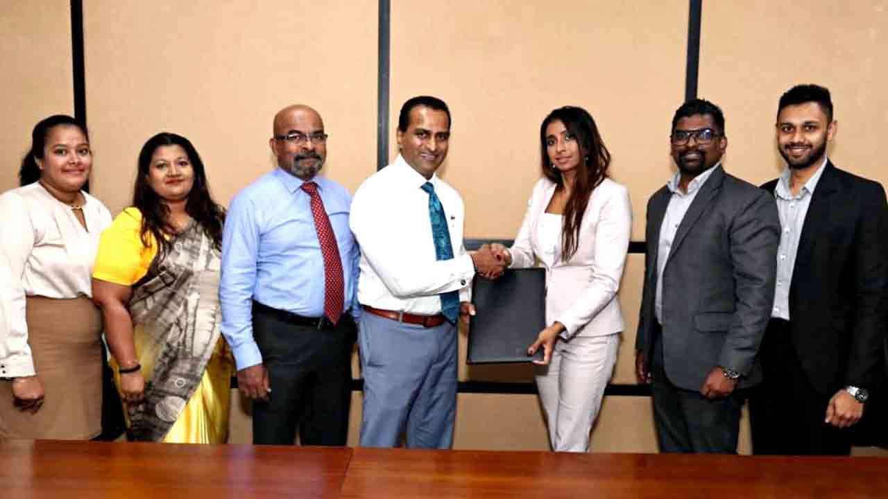 இலங்கை மாணவர்களுக்கு வெளிநாட்டுக் கல்வியை இலகுவாக்கும் வகையில் கொமர்ஷல் வங்கி ACH நிறுவனத்துடன் பங்குடைமை