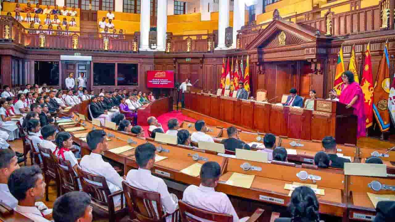 தற்போதுள்ள கல்வி முறை படிப்படியாக மாற்றப்படும் - பிரதமர்