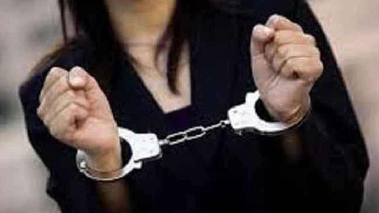 கட்டுநாயக்கவில் 18 வயது யுவதி உட்பட மூன்று பெண்கள் கைது