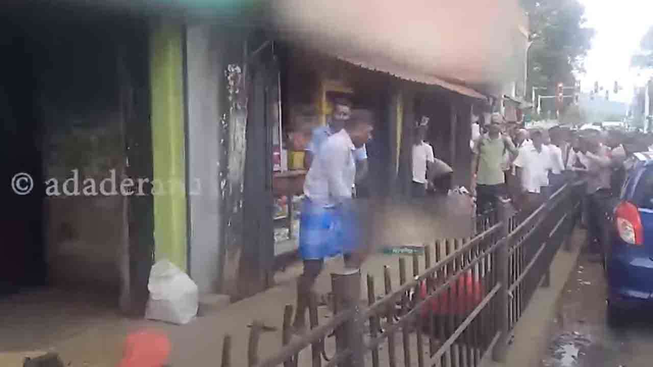 பதுளையில் தம்பியை கொடூரமாக தாக்கிய அண்ணா!