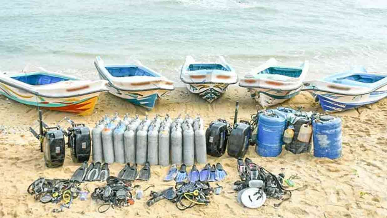 சட்டவிரோத மீன்பிடியில் ஈடுபட்ட 36 பேர் கடற்படையினரால் கைது