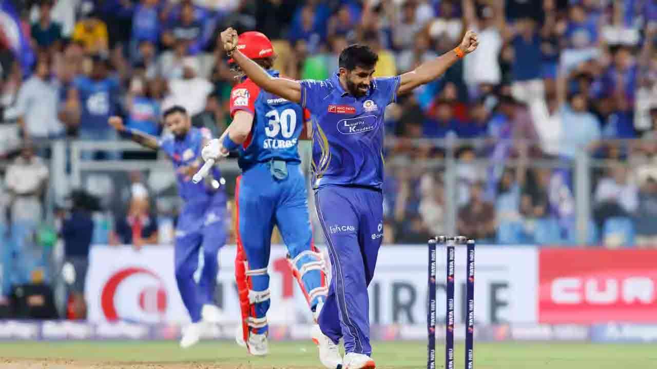 டெல்லியை வீழ்த்தி பிளே-ஒப் சுற்றுக்கு முன்னேறியது மும்பை!