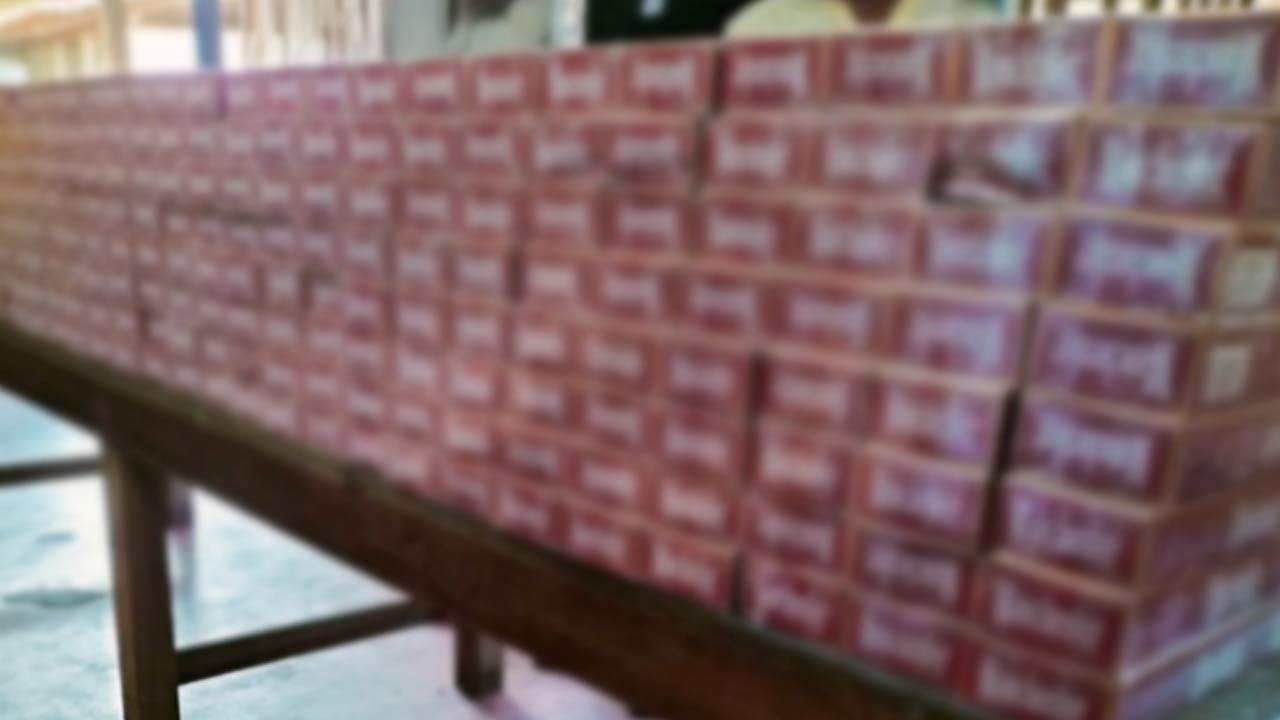 சட்டவிரோத சிகரெட்டுக்களுடன் சந்தேகநபர்கள் மூவர் கைது