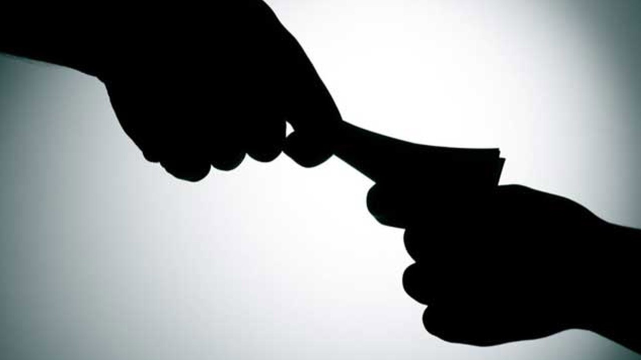 மகாவலி அதிகாரசபையின் பிரிவு முகாமையாளர் ஒருவர் கைது