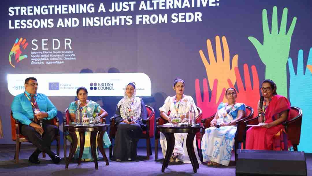 2025 ஆம் ஆண்டு SEDR கருத்தரங்கில் நீதி மற்றும் தேசியஒருமைப்பாடு அமைச்சின் செயலாளர், ஜனாதிபதி சட்டத்தரணி அயேஷா ஜினசேன அவர்கள்தமது தொடக்க உரையை வழங்குகிறார்
