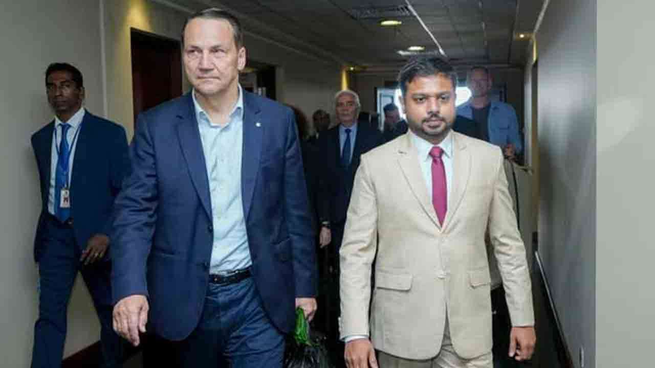 போலந்து நாட்டின் வெளியுறவு அமைச்சர் நாட்டுக்கு