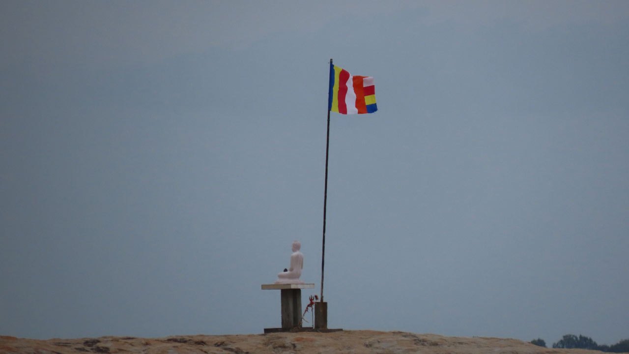 உகந்தை முருகன் ஆலயப் பகுதியில் நிறுவப்பட்ட புத்தர் சிலையால் சர்ச்சை