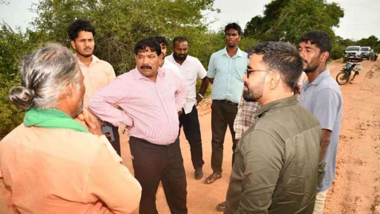 சட்டவிரோத மணல் அகழ்வுகள் இடம்பெறும் இடங்களை பார்வையிட்ட அமைச்சர்! 