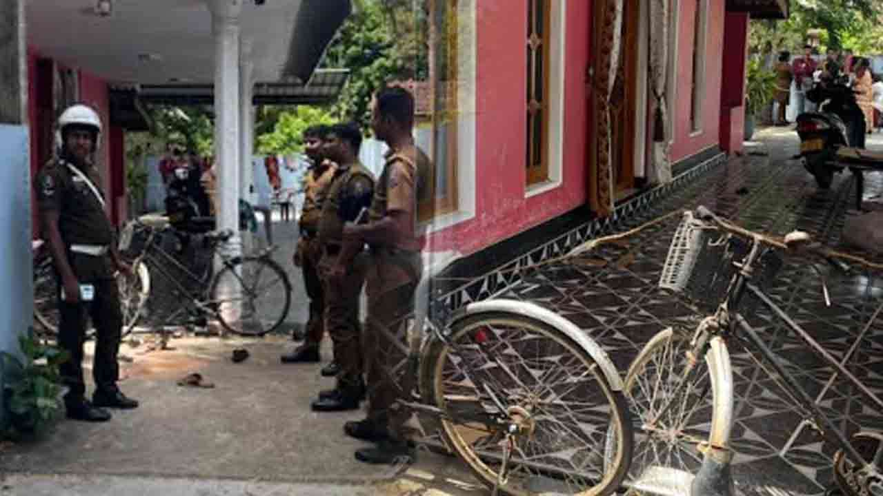 வெட்டுக்காயங்களுடன் பெண்ணின் சடலம் மீட்பு