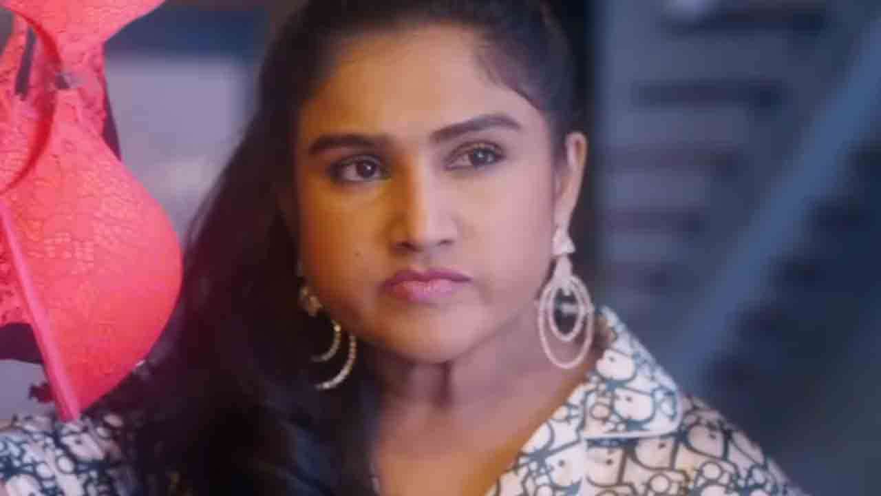 மகளுடன் பண்ற வேலையா இது?