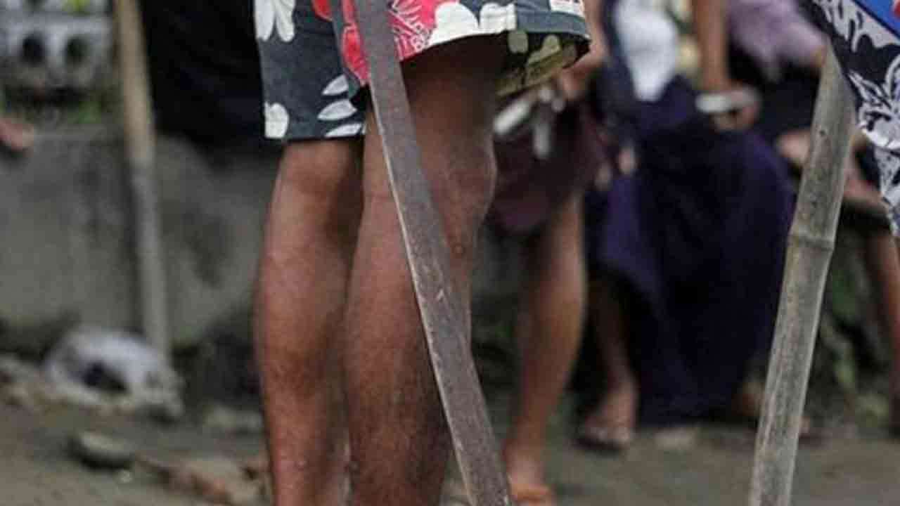 இளைஞன் மீது வாள் வெட்டு