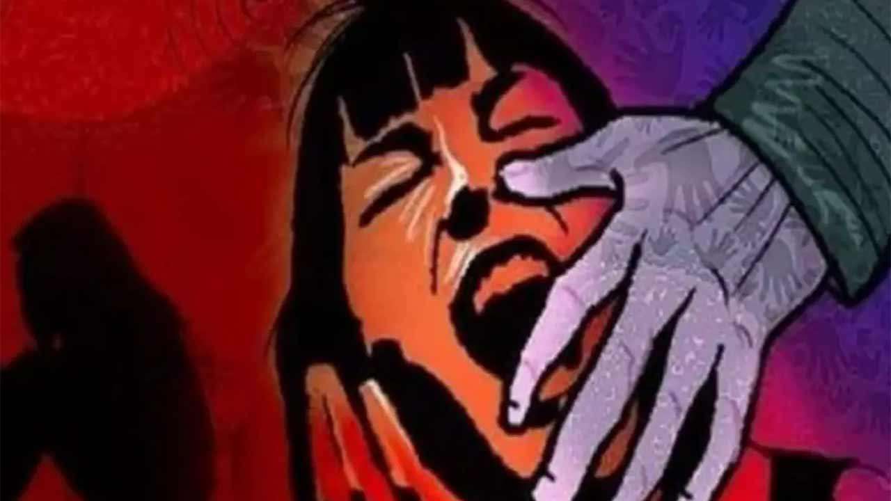 சிறுமியை மிரட்டி பாலியல் வன்கொடுமை செய்த நபர்கள்