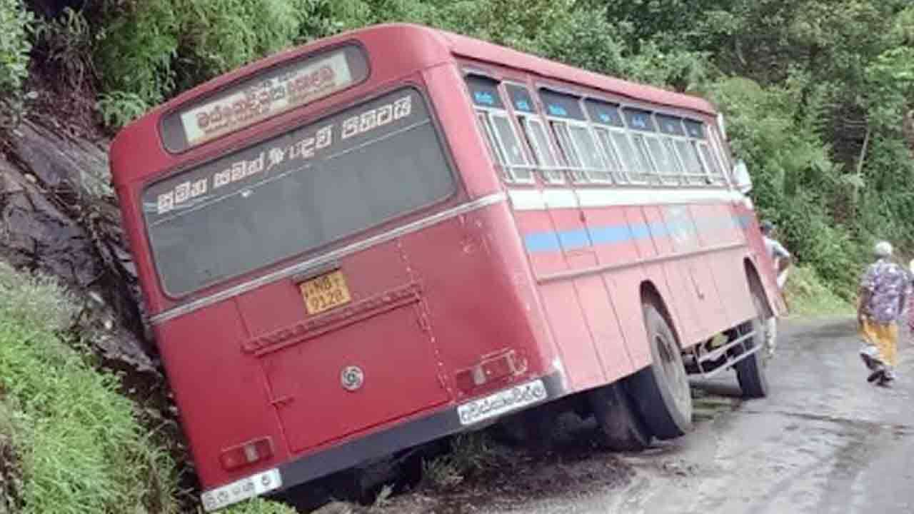 நோட்டன் - தியகல வீதியில் பேருந்து விபத்து