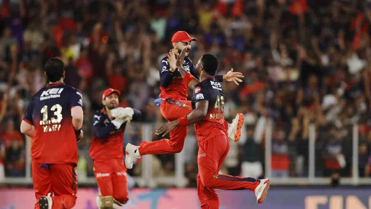 ஐ.பி.எல் கிண்ணத்தை முதன்முறையாக வென்ற ஆர்.சி.பி!