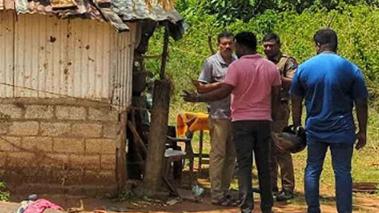 வவுனியாவில் இரத்தக்கறைகளுடன் சடலம் மீட்பு! 