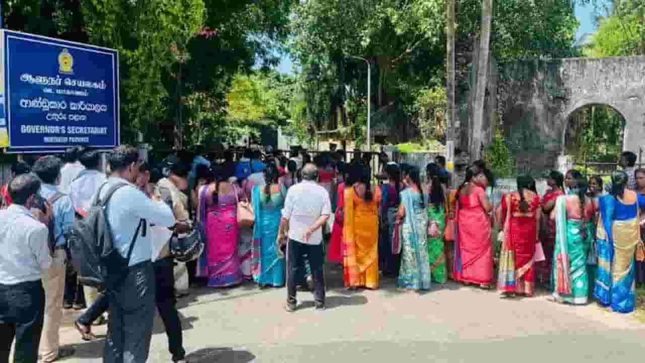 தேசிய இடமாற்ற கொள்கையை அமுல்படுத்த கோரி போராட்டம்
