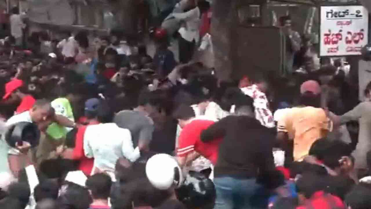 கூட்ட நெரிசலில் சிக்கி 7 பேர் பலி