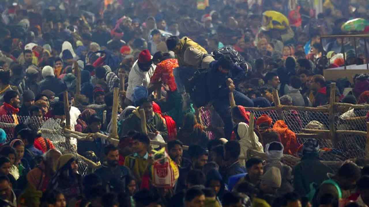 பெங்களூரு வெற்றிப் பேரணி - கூட்ட நெரிசலில் சிக்கி 11 பேர் உயிரிழப்பு