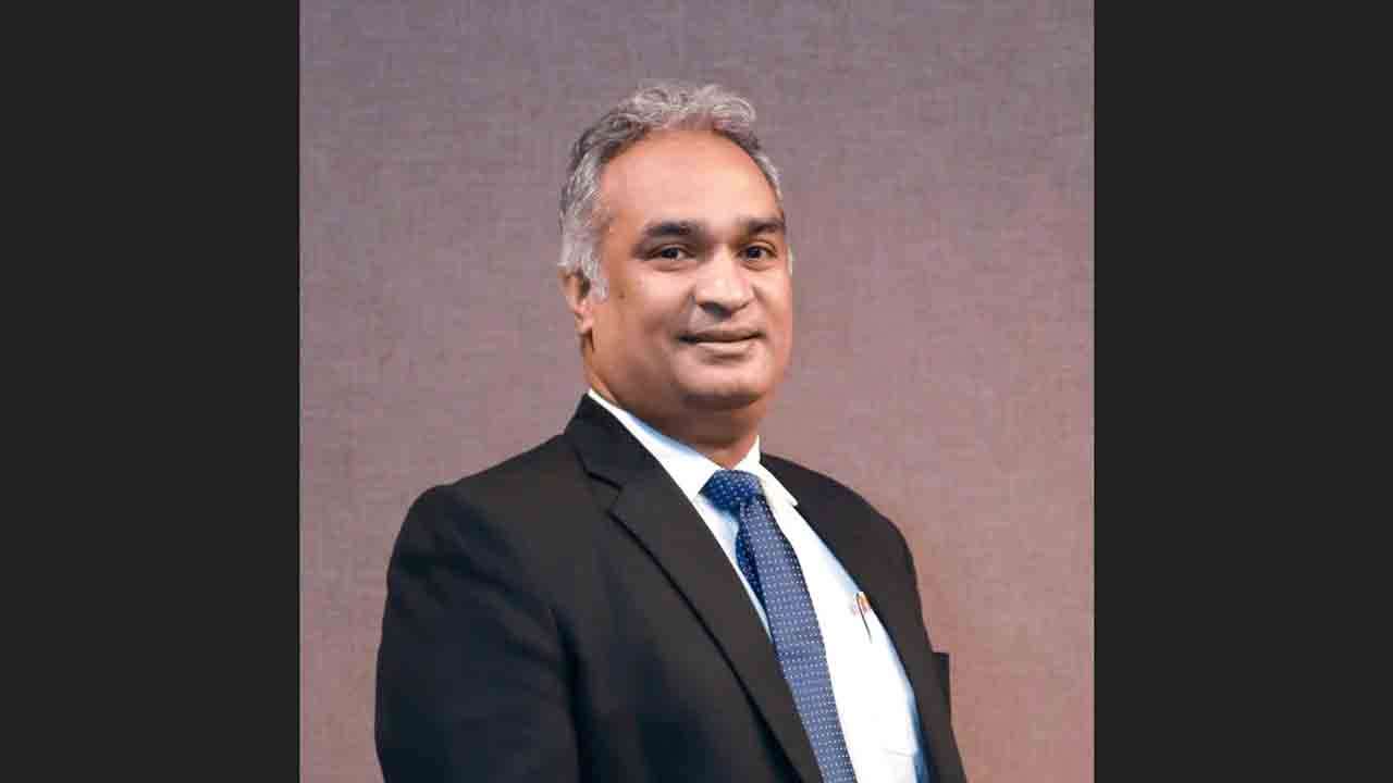 சமூக ஊடகங்களின் யுகத்தில் பெற்றோர்கள் எதிர்கொள்ளும் சவால்கள்