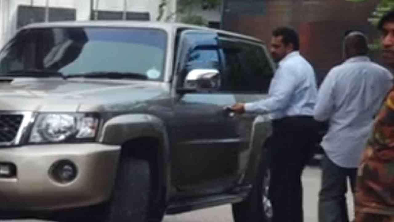 இலஞ்ச ஊழல் விசாரணை ஆணைக்குழுவில் இருந்து வௌியேறிய ஷஷீந்திர 