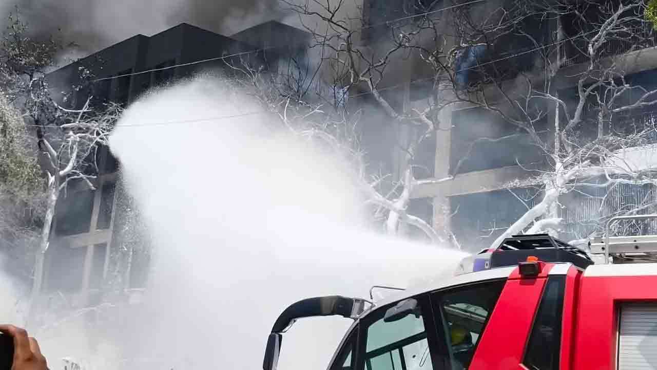 அகமதாபாத் விமான நிலையம் அருகே விமான விபத்து
