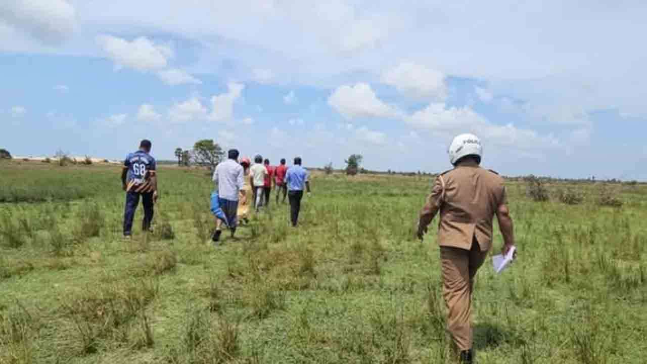 இராணுவ முகாமிற்கு அருகில் எலும்பு சிதிலங்கள்