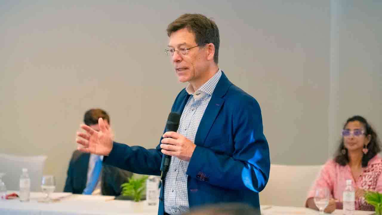 இலங்கையின் ஆடைத் துறையை நிலைத்தன்மை, புத்தாக்கம் மற்றும் உள்ளடக்கம் மூலம் மேம்படுத்துதல்