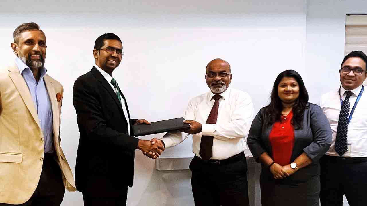 Alpha Business School மாணவர்களுக்கு விசேட கல்விக் கடன்களை வழங்கும் கொமர்ஷல் வங்கி