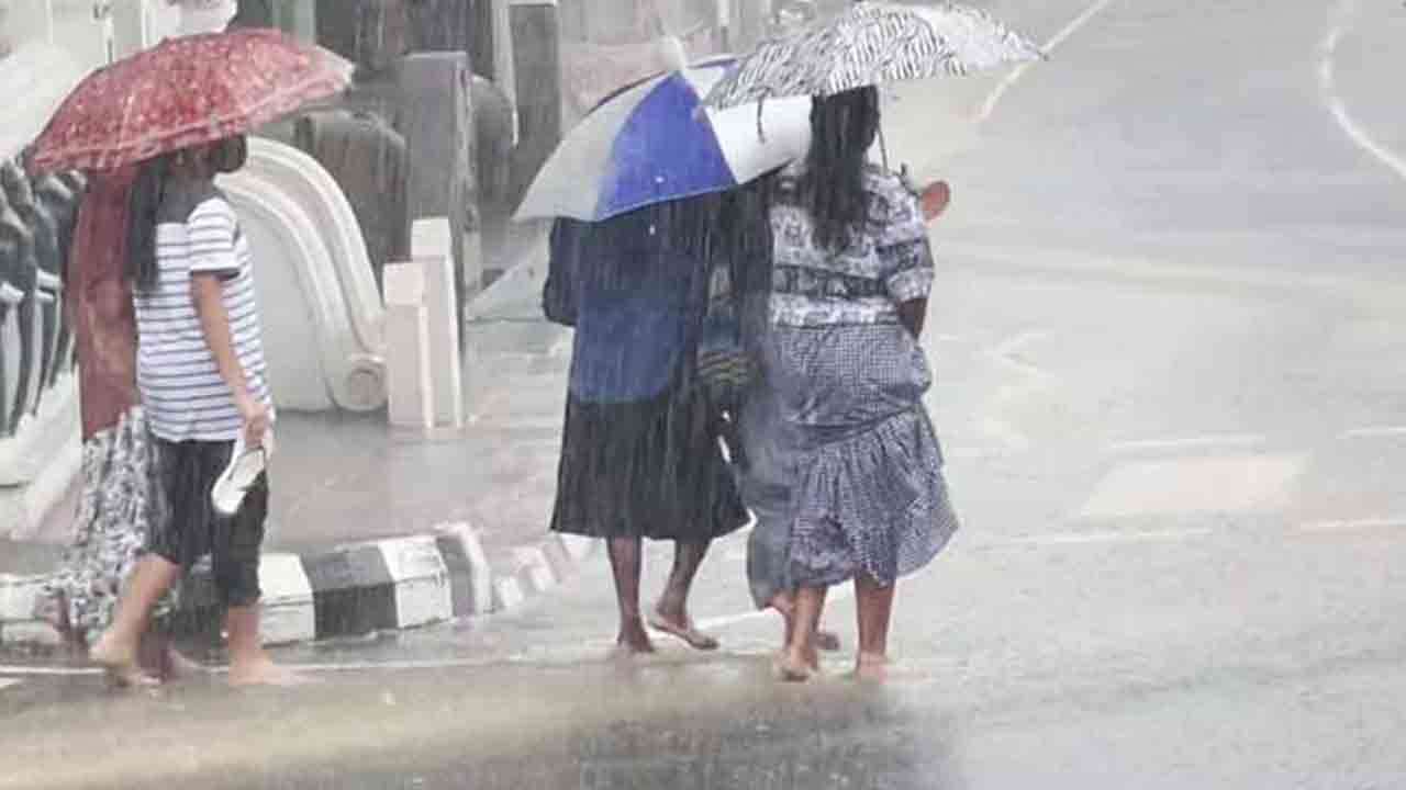 இன்றும் 100 மி.மீற்றருக்கும் அதிகளவான பலத்த மழை 