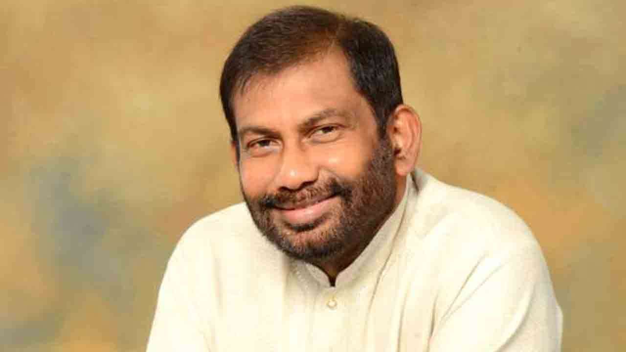 தயா கமகேவின் மூன்று நிறுவனங்களை ஏலத்தில் விற்க உத்தரவு