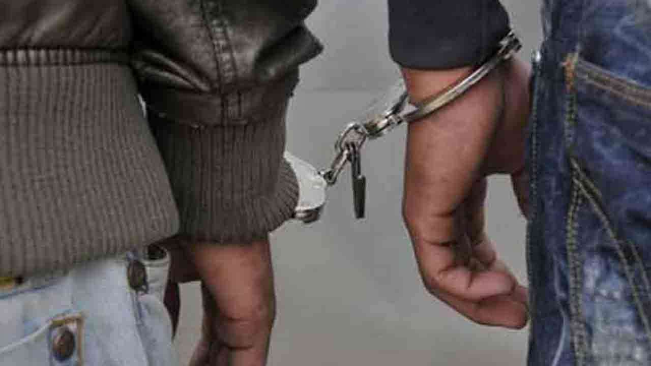ஒரு கோடி ரூபாய் கப்பம் கோரிய இருவர் கைது